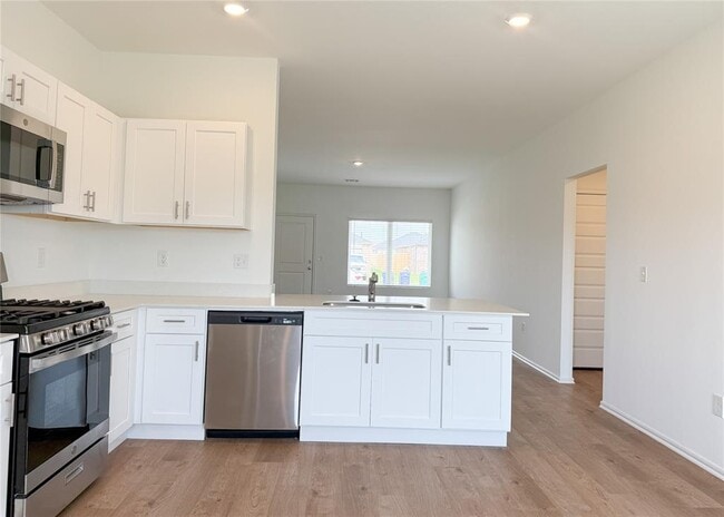 Building Photo - 16208 Lovers Ln