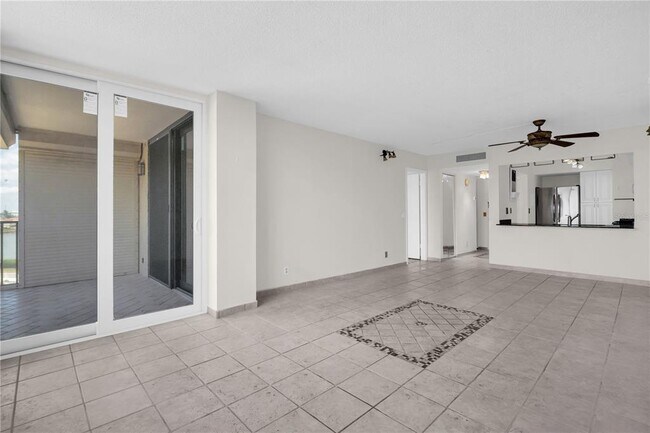 Building Photo - 6158 Palma Del Mar Blvd S