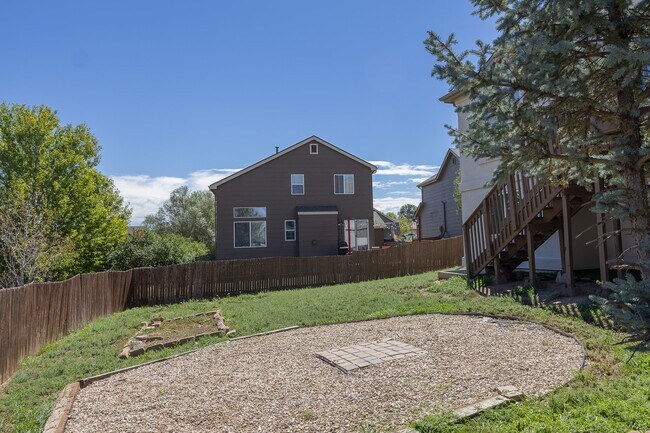 Building Photo - 8179 Meadowcrest Dr
