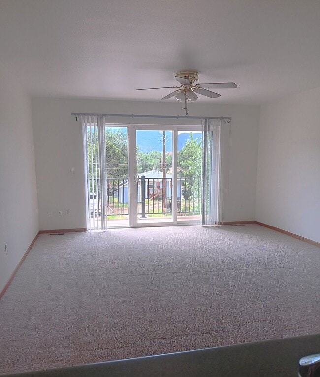 Building Photo - WEST SIDE - SPACIOUS TWO STORY 3 BED/2.5 BATH DUPLEX!