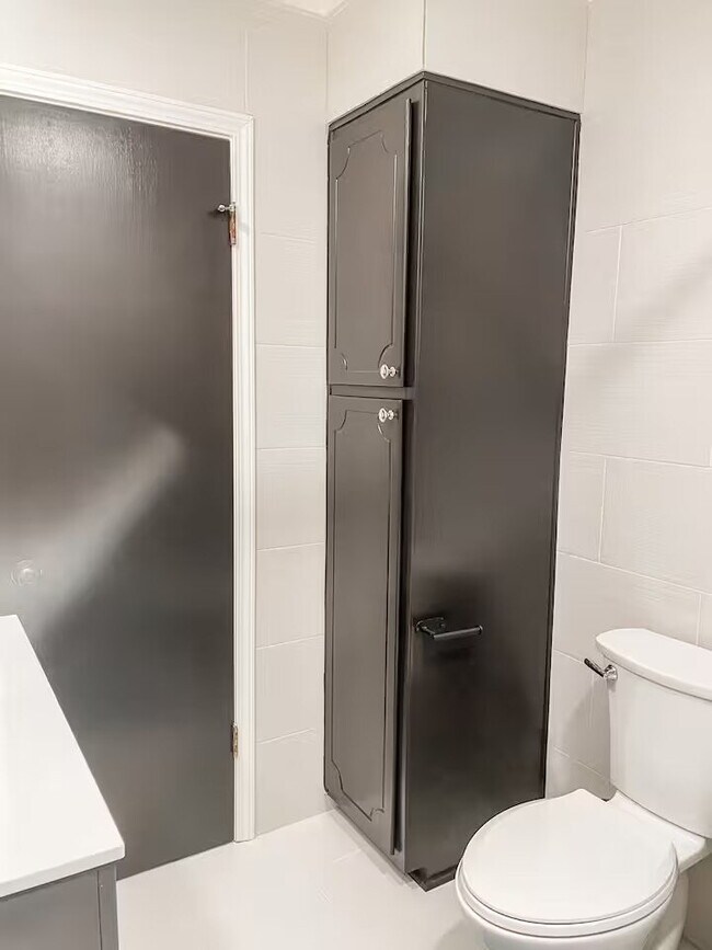 Building Photo - 253 E Stephenson St