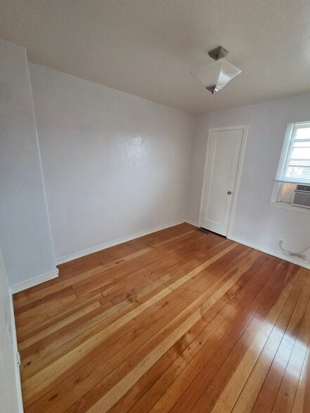 Building Photo - 849 Roberts St