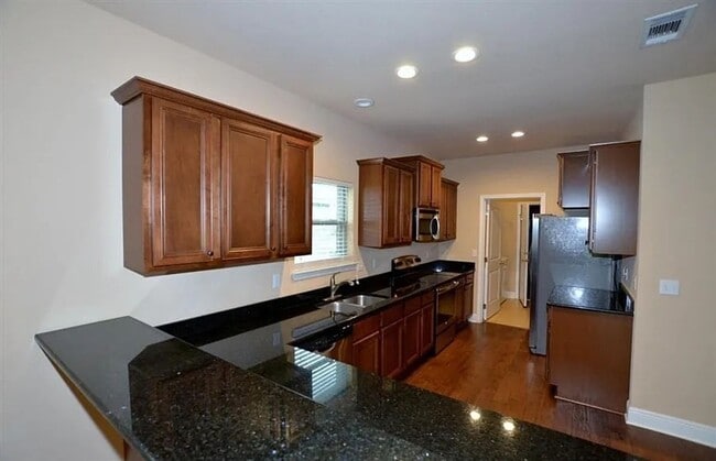 Building Photo - Driftwood Estates Home! 4 bedrooms move in...
