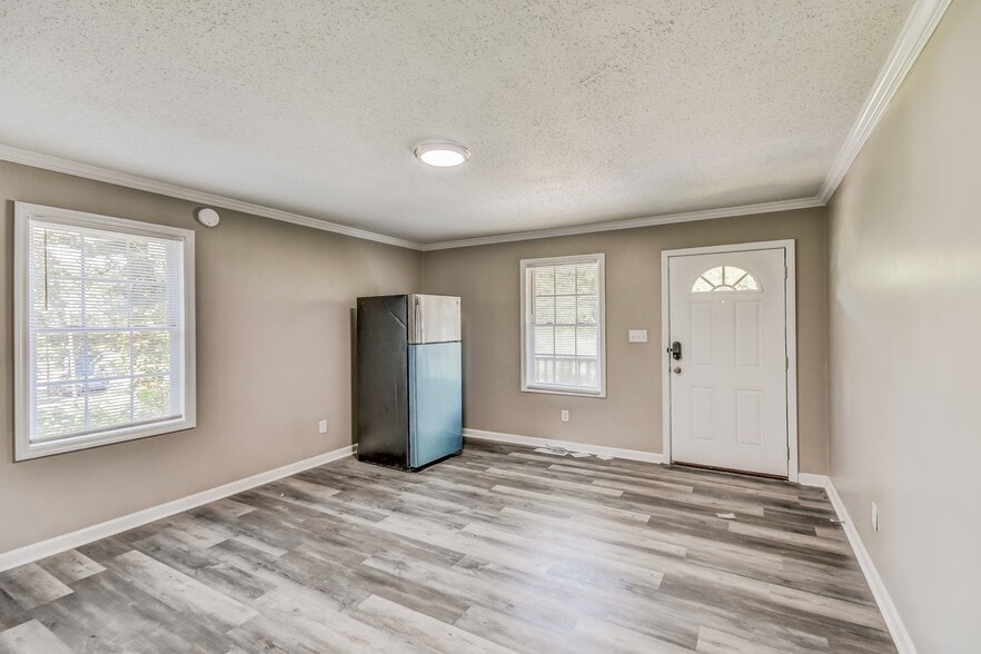 Building Photo - 632 83rd Pl S