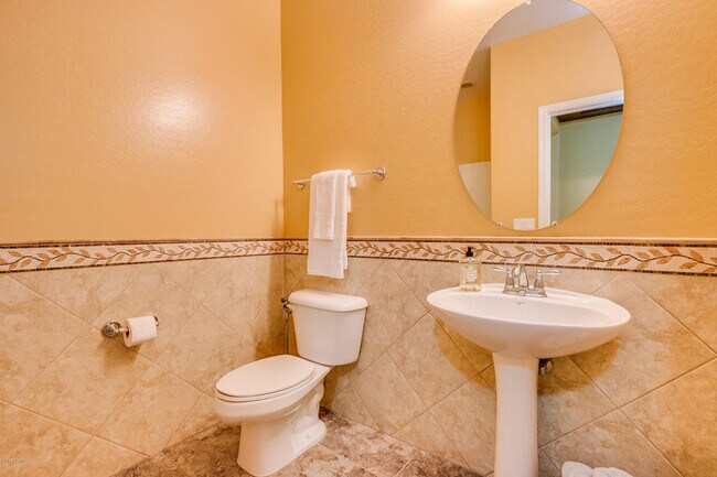 Building Photo - GREAT LOCATION!  Fabulous move-in ready 5 bed /3 bath home in south Tempe