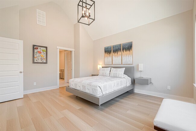 Building Photo - 10915 Brambling Wood Dr