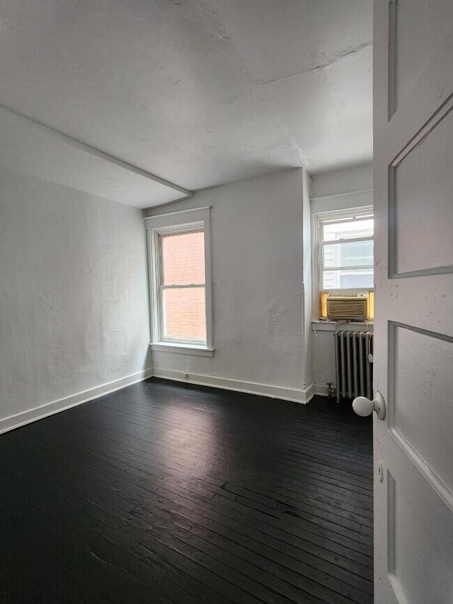 Building Photo - 2429 N 5th St
