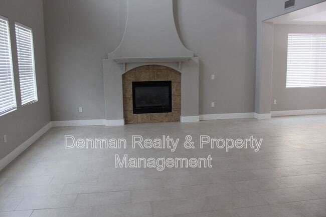 Building Photo - 6815 S 41st Ln