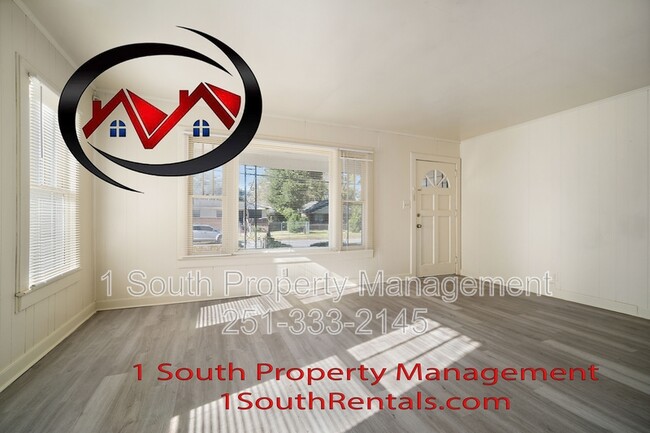 Building Photo - 476 Summerville St