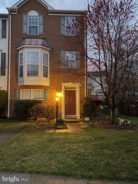 Building Photo - 2560 Belcroft Pl