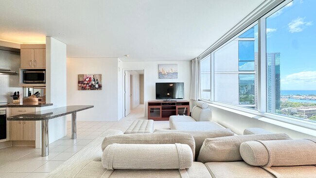 Building Photo - 2 BED/2 BATH FURNISHED UNIT AT HIGHLY DESI...