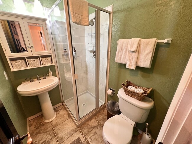 Building Photo - Fully Furnished Rental