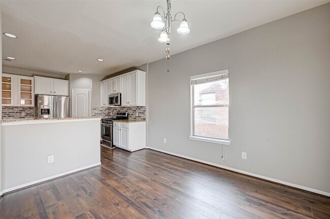 Building Photo - 502 Mornington Ln