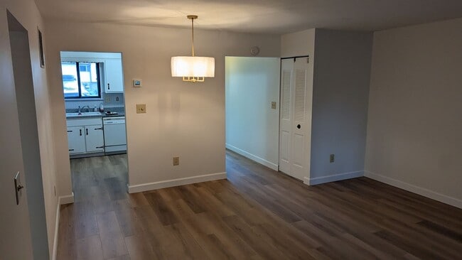 Building Photo - Recently renovated 1st floor condo for ren...