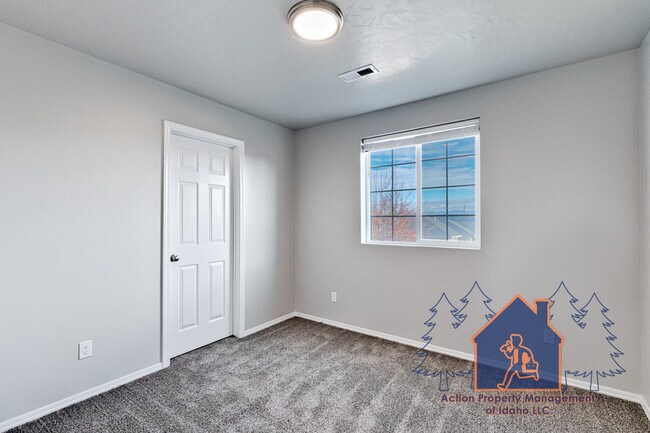 Building Photo - 3181 N Saratov Wy