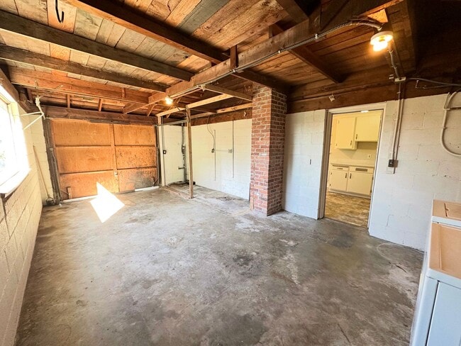 Building Photo - Charming 2BR Home with Garage & Expansive Yard in Ridgecrest area of Shoreline