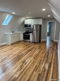 Building Photo - 85 James St