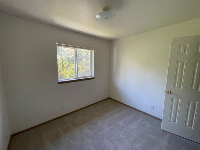 Building Photo - Schell (1410 NW Falls Creek Loop)