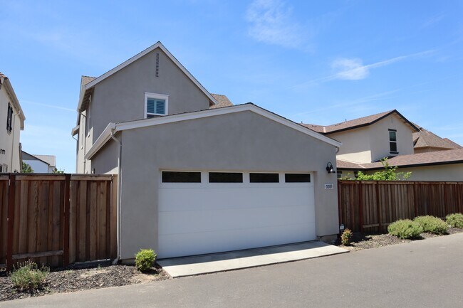 Building Photo - 3281 Crocker Dr