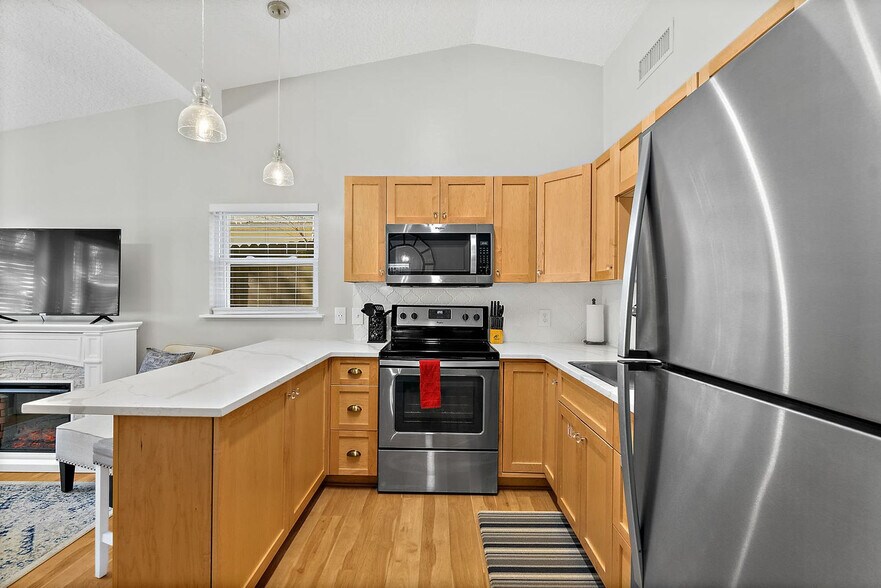Building Photo - 12 Sylvan Dr