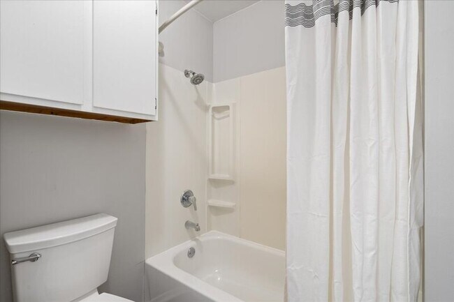 Building Photo - 1748 Ohlen Rd