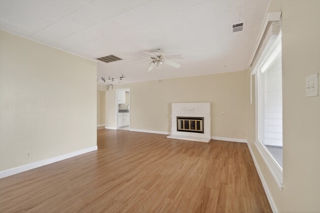 Building Photo - 259 Gloria Dr