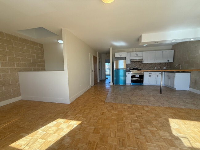 Building Photo - 5807-5811 32nd Ave