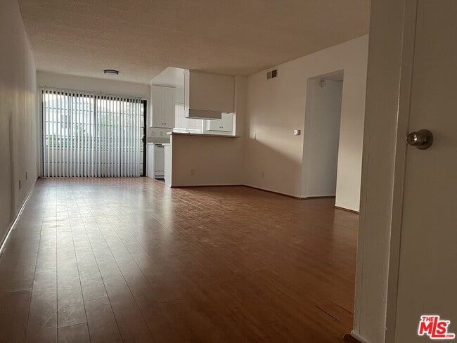 Primary Photo - 710 Crenshaw Blvd