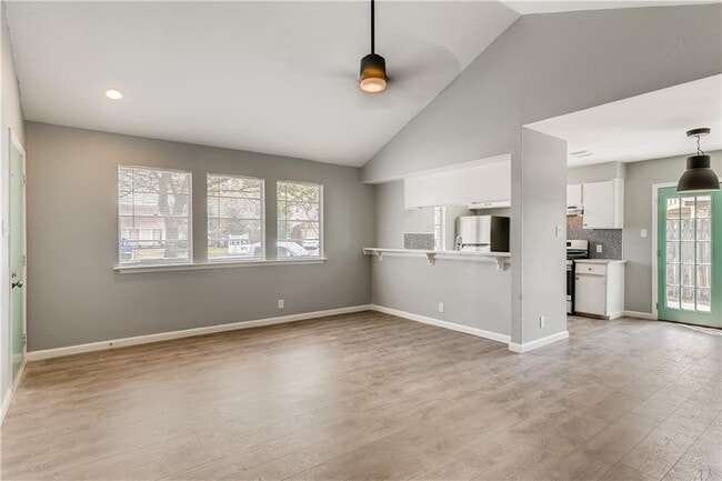 Building Photo - 102 Nicole Cove