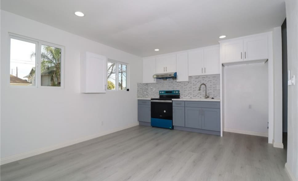 Building Photo - 2931 Manitou Ave