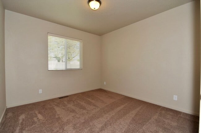 Building Photo - 1288 N Pyroclast St