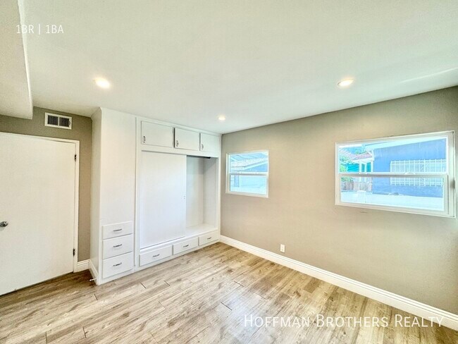 Building Photo - 641 Serrano Ave
