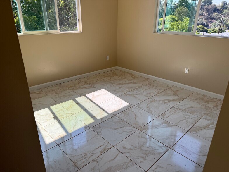 Building Photo - 4932 Campanile Dr