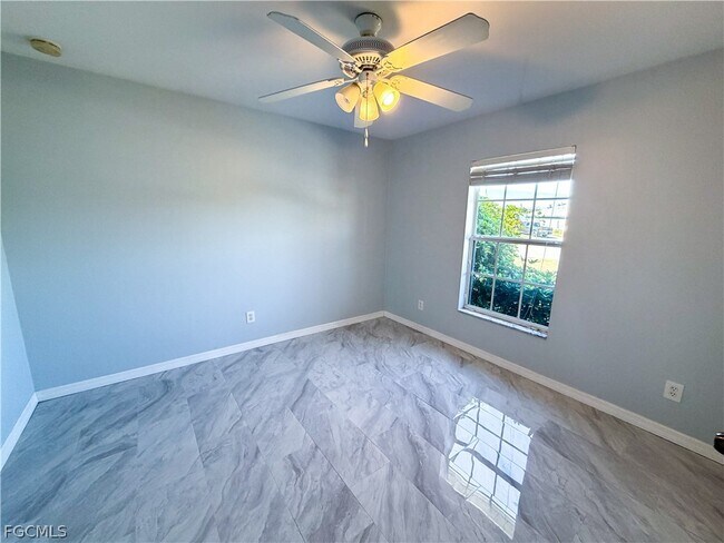 Building Photo - 526 NW 1st Ln