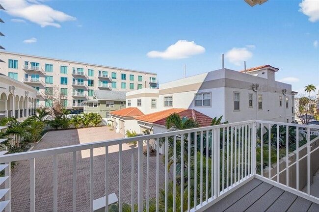 Building Photo - 600 3rd Ave S