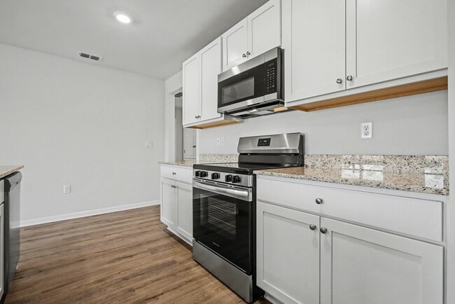 Building Photo - 4000 Cottage Farm Rd