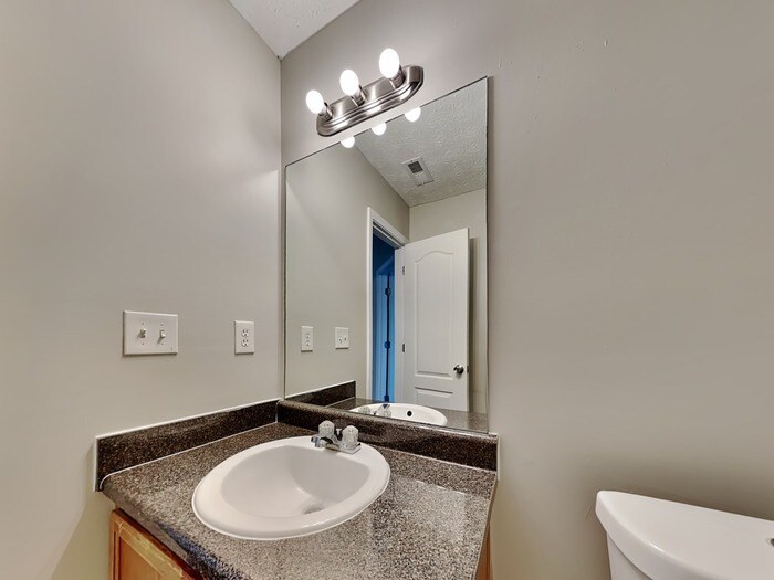 Building Photo - 4778 Tuong Yen Ct