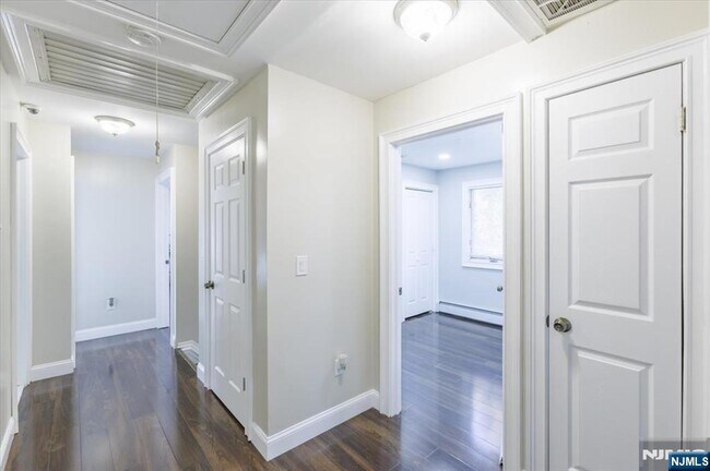 Building Photo - 473 Lincoln Dr