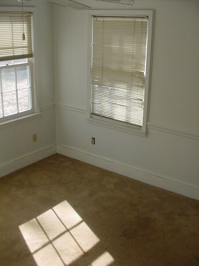 Building Photo - 3 BR, 2 BA House