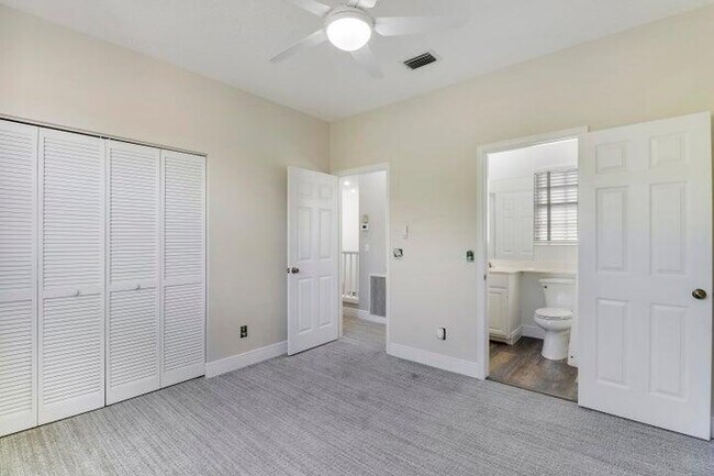 Building Photo - 3033 SE Brierwood Pl