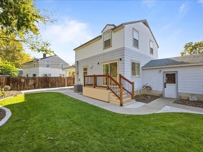 Building Photo - 910 Torbett St