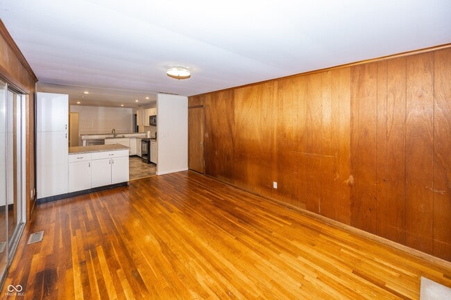 Building Photo - 628 Ash Dr