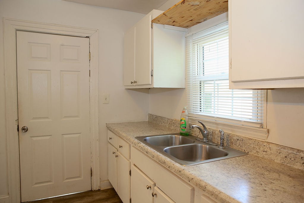 Building Photo - 2214 Walker Ave