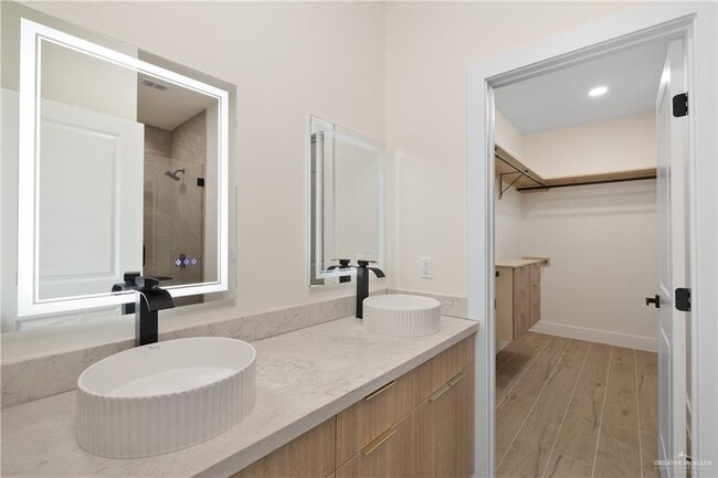 Building Photo - 19 S K Center St