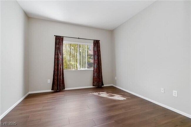 Building Photo - 2291 W Horizon Ridge Pkwy