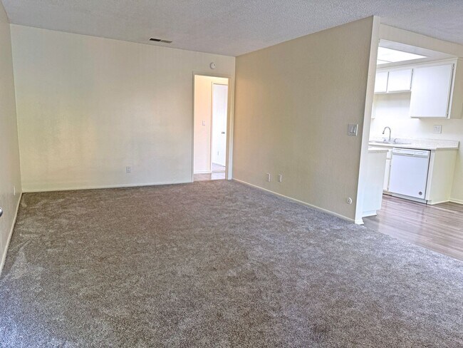 Building Photo - Unit 55 - RENT SPECIAL! 1 Bed 1 Bath Apartment Home in Anaheim, CA