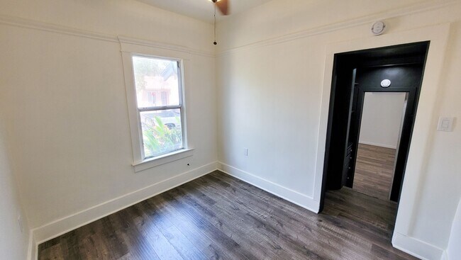 Building Photo - a13432
