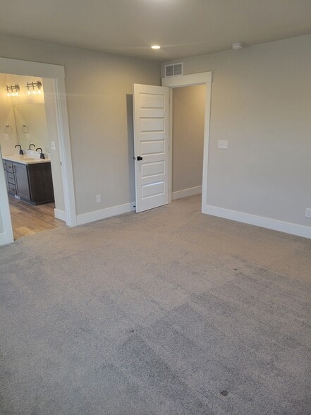 Building Photo - 2913 Sunburst Dr