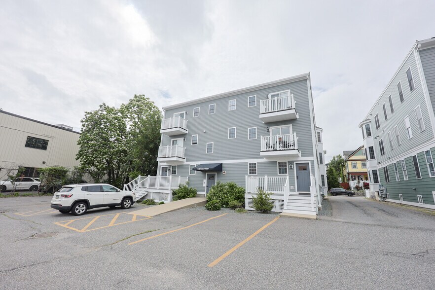 Building Photo - 16 Saco St