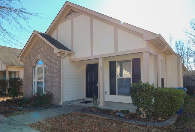 Building Photo - GREAT HOUSE IN FOX HOLLOW SUBDIVISION